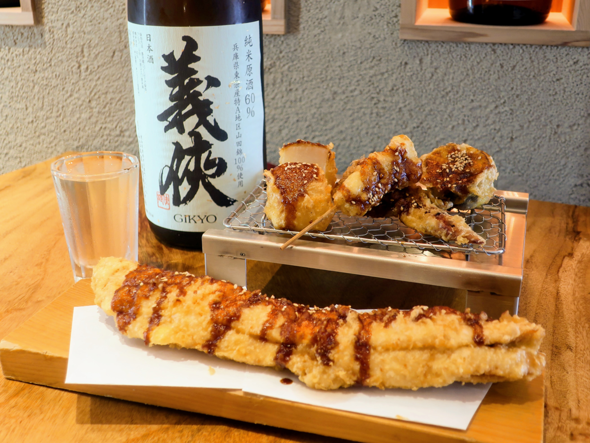 「名古屋味噌天ぷら」と「義侠 純米原酒 60％」