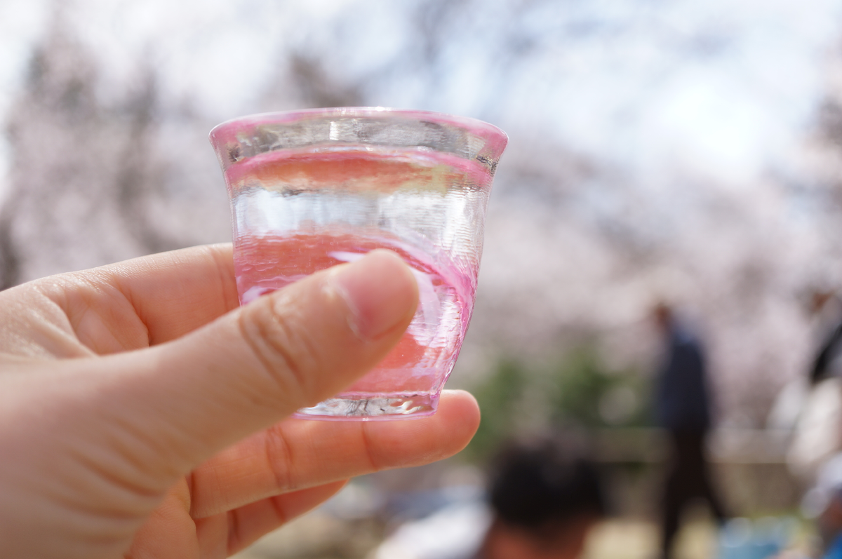 ガラスのお猪口で乾杯