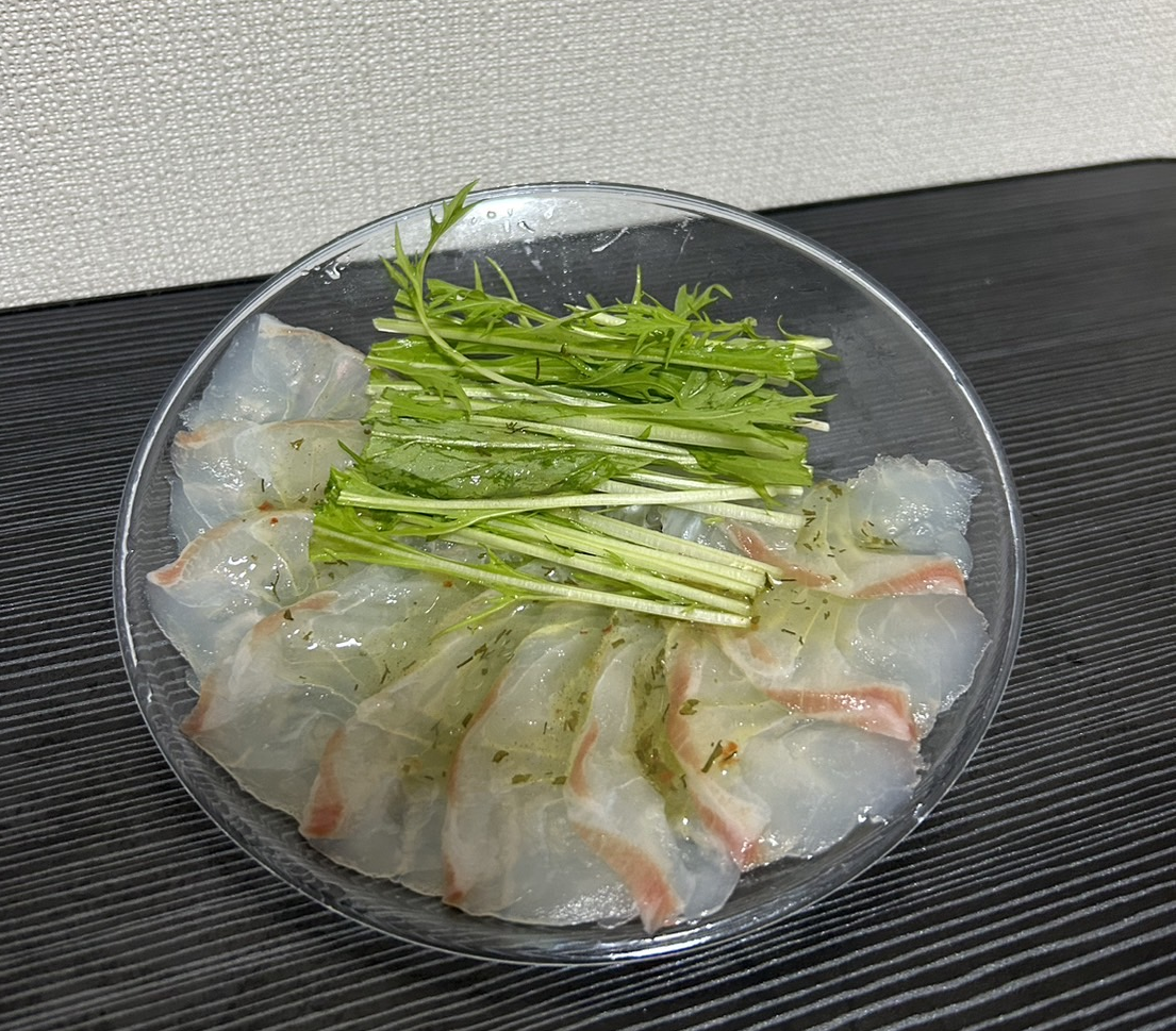 プラスチック容器に入った刺身