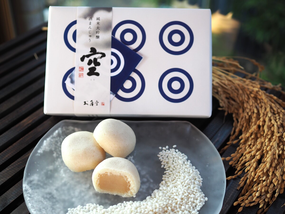 酒まんじゅうを皿に出した写真