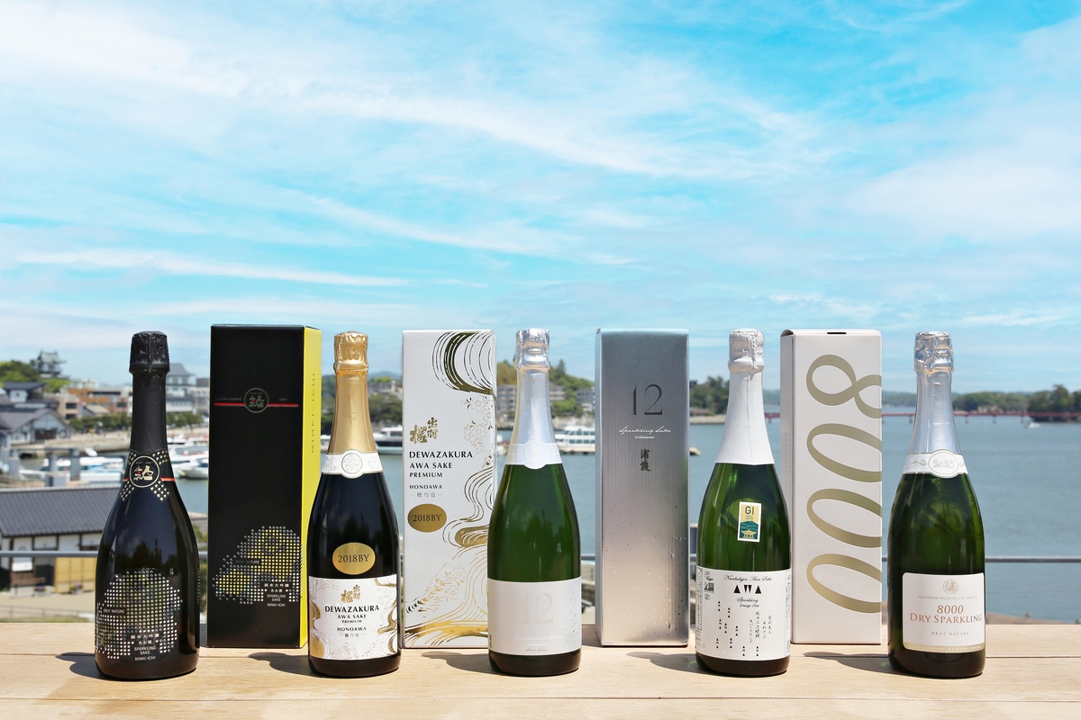 日本酒が5本並んだ様子