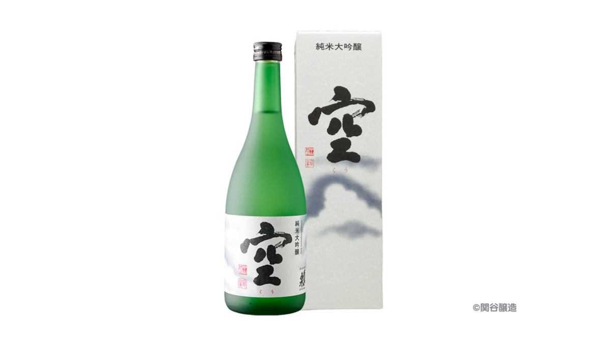 日本酒四合瓶と箱