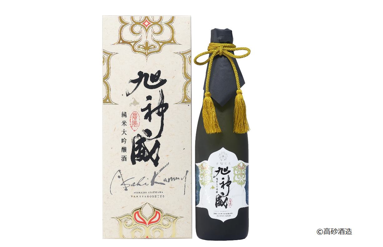 日本酒の瓶と化粧箱