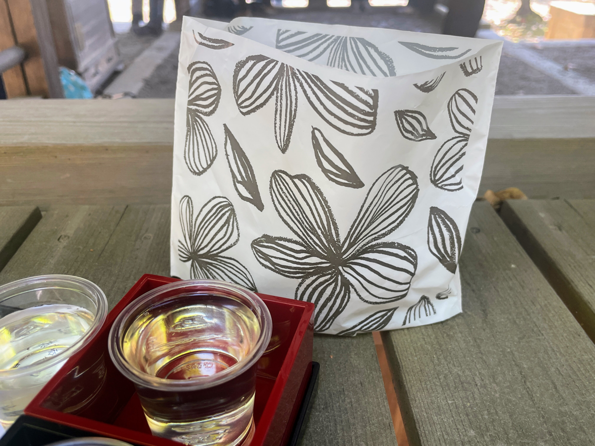 自立式プチゴミ袋と日本酒