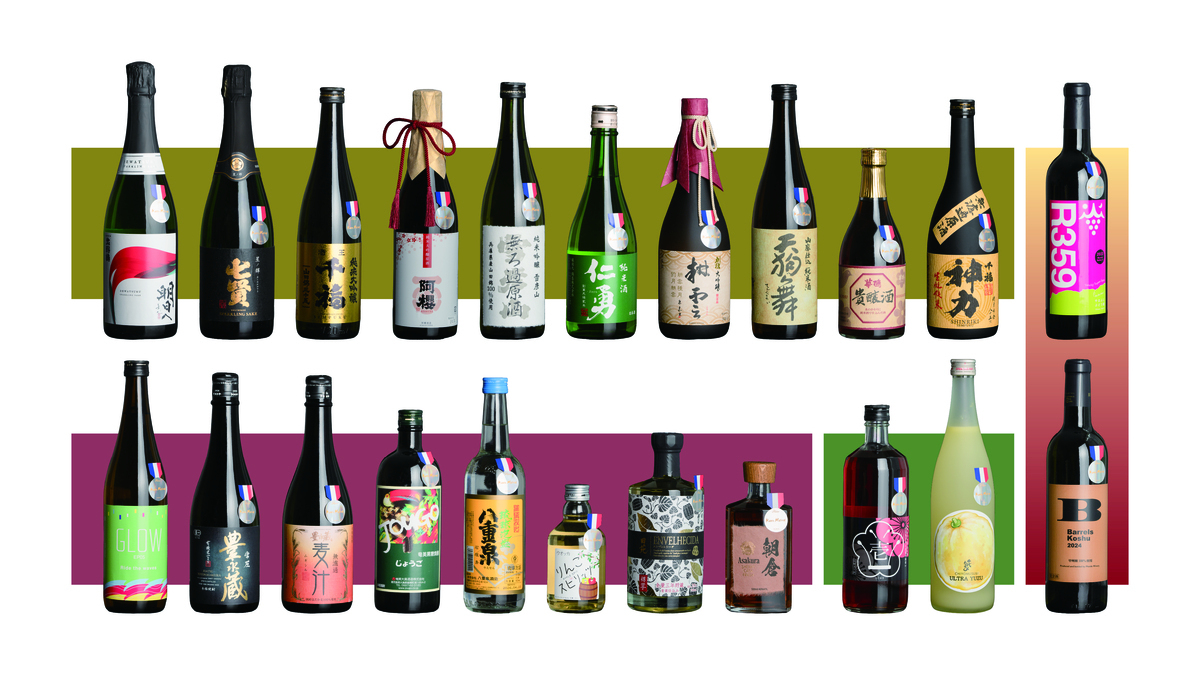 たくさん並んだ日本酒や焼酎