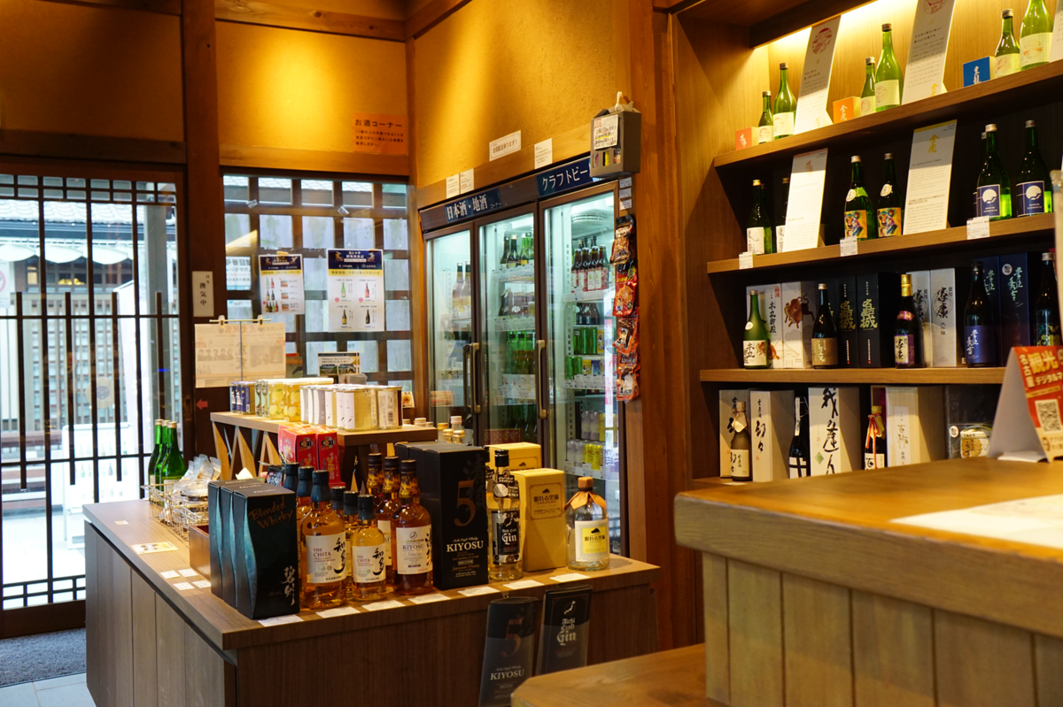 十代目儀助の店内