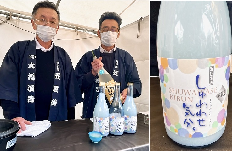 左は紺色のハッピを着て日本酒を売る男性2人　右は日本酒の瓶のアップ