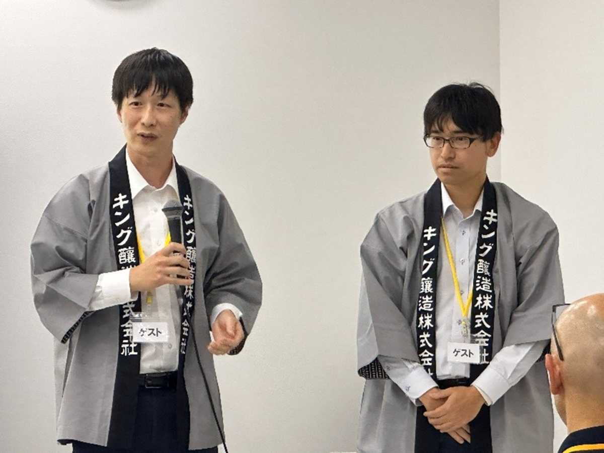 ハッピ姿の男性2人