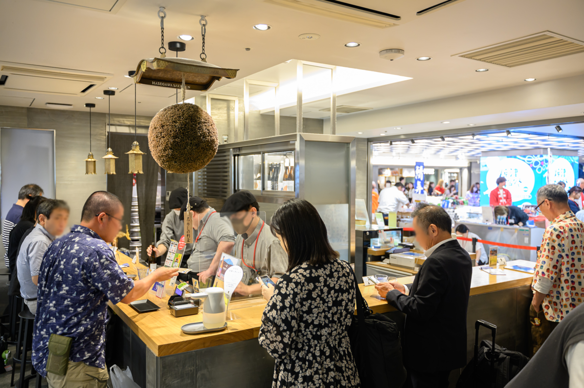 はせがわ酒店グランスタ東京店の店内