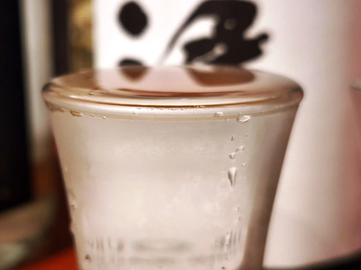 並々に注がれた日本酒