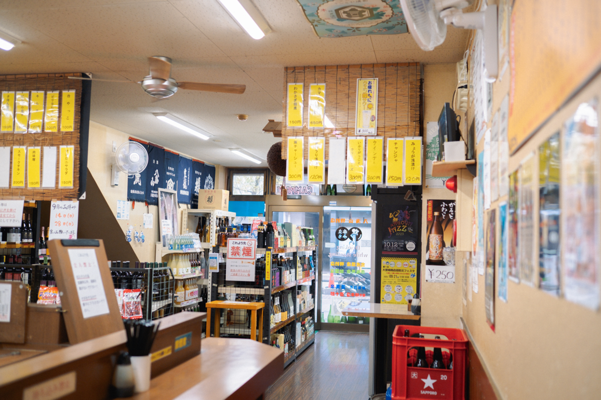 角打ち「佐野屋」店内