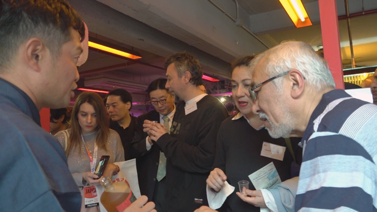 海外での試食会の様子