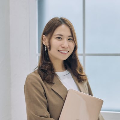 ジャケット着た女性