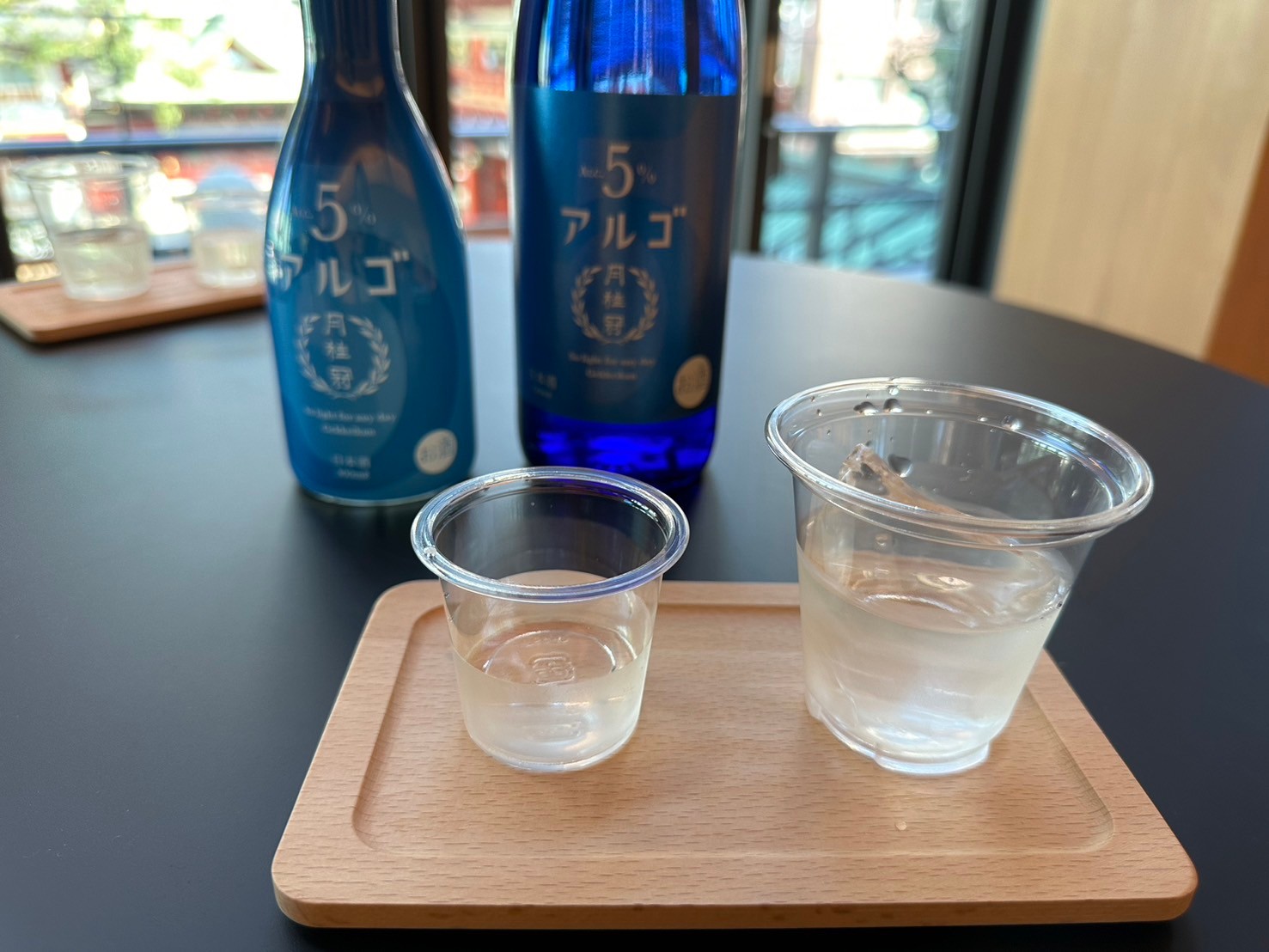 プラカップに注がれた日本酒