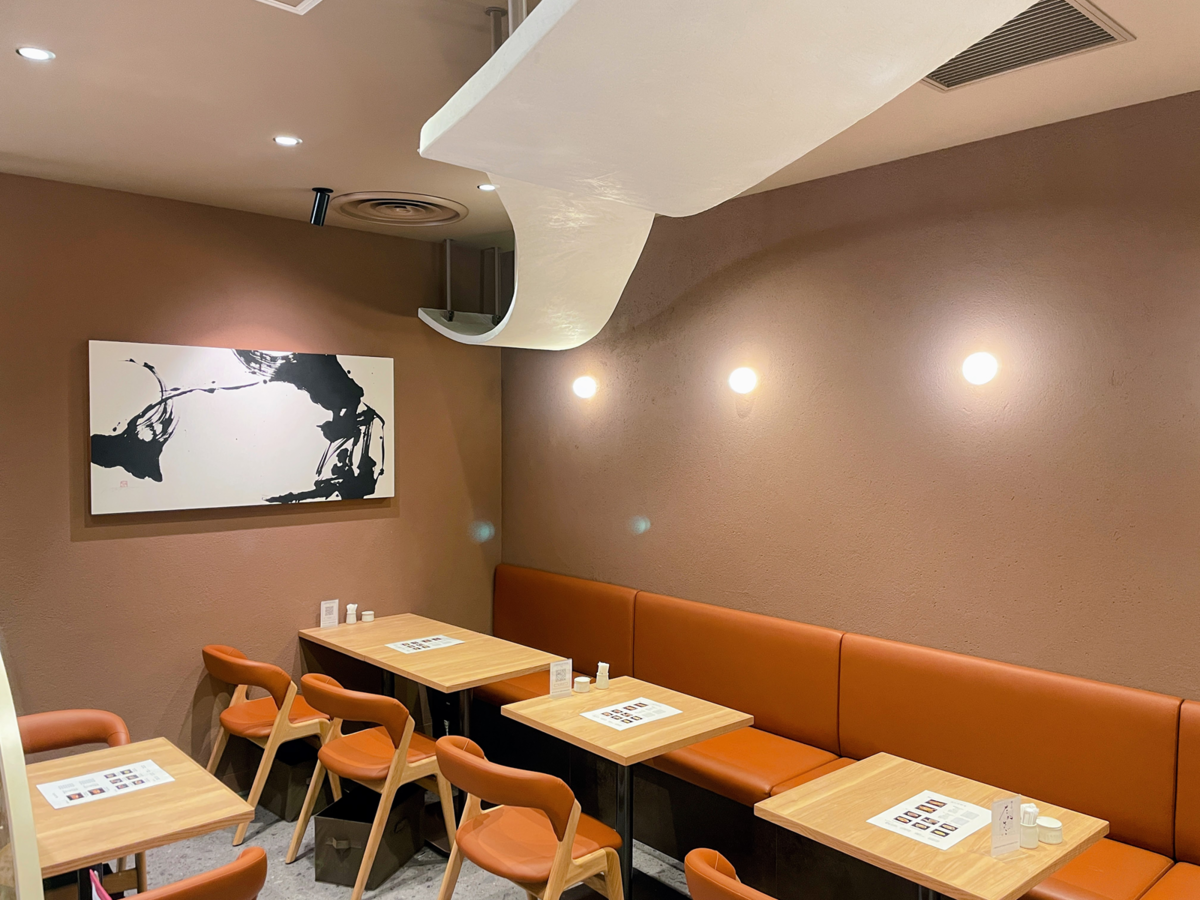 麺と前 たかさご 店内