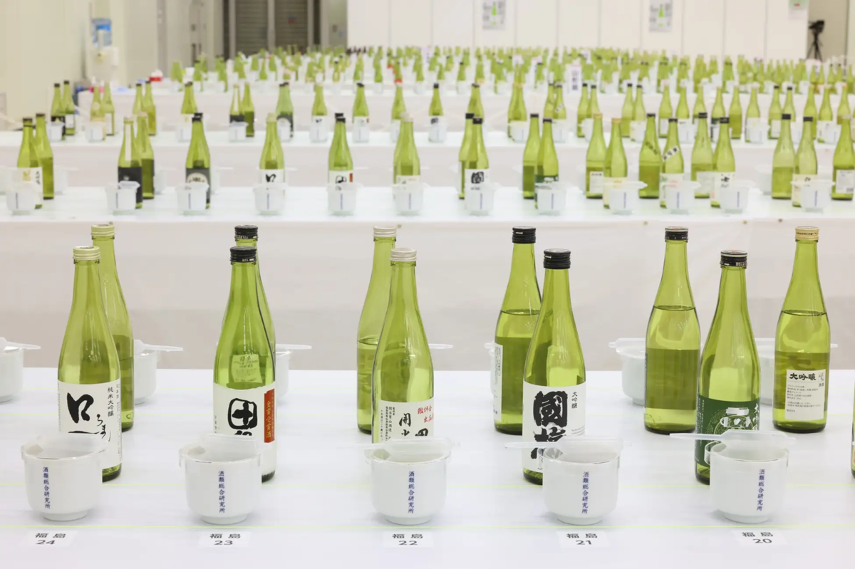 『令和５酒造年度 全国新酒鑑評会 公開きき酒会』の様子