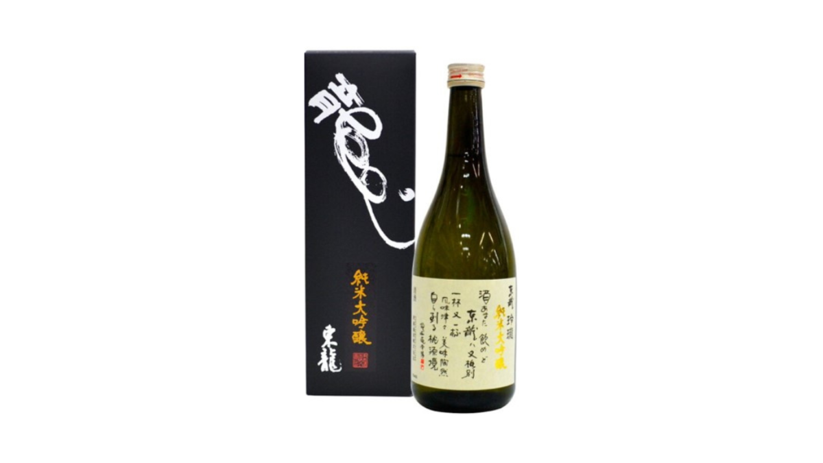 日本酒の瓶と箱