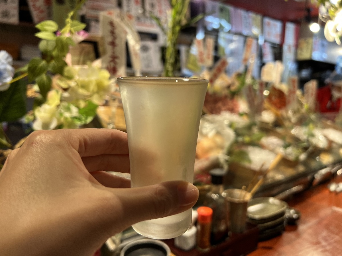 日本酒がはいったグラス