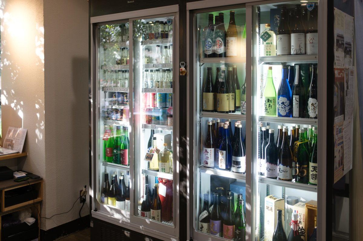 「SAKEすみ川」のショーケース