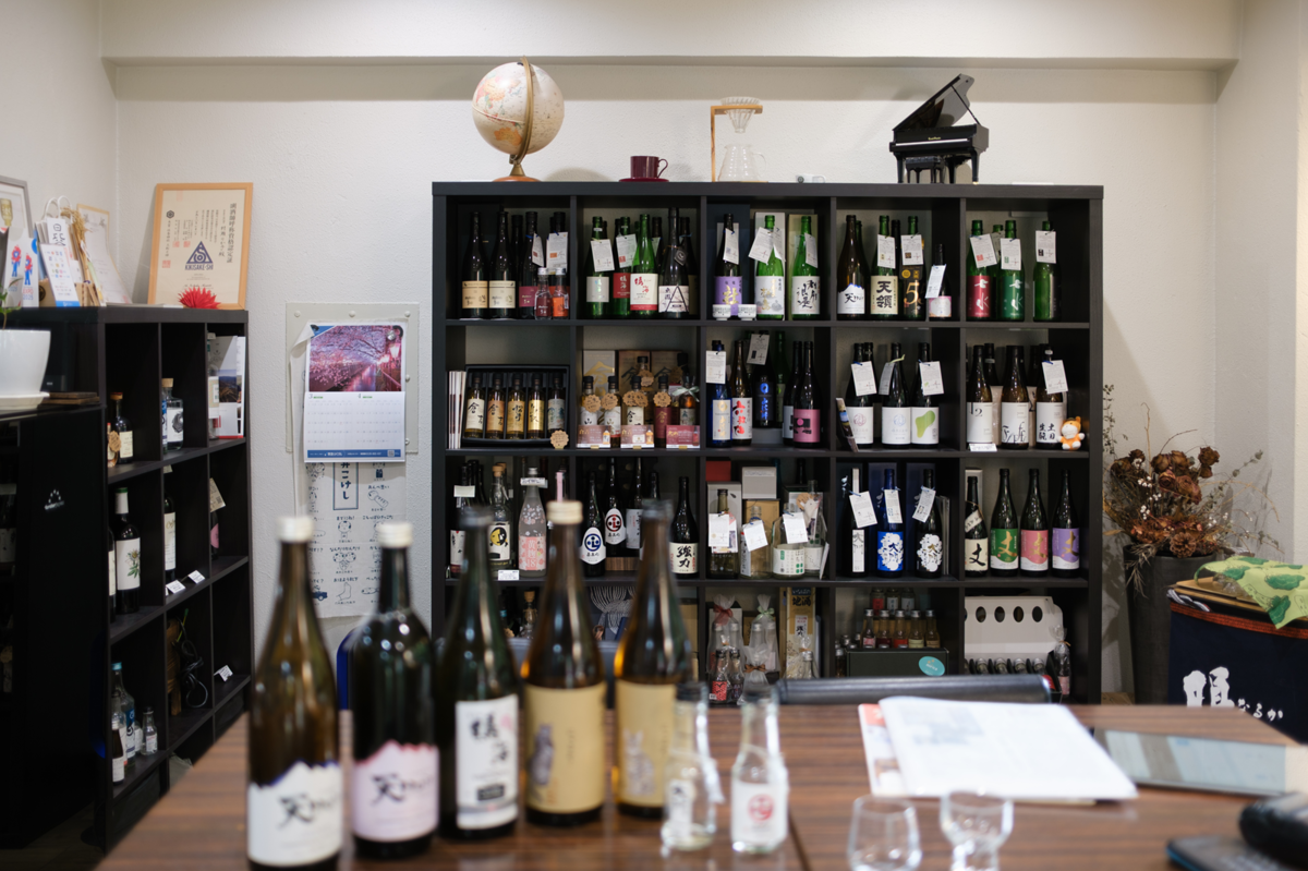 「SAKEすみ川」のショーケース