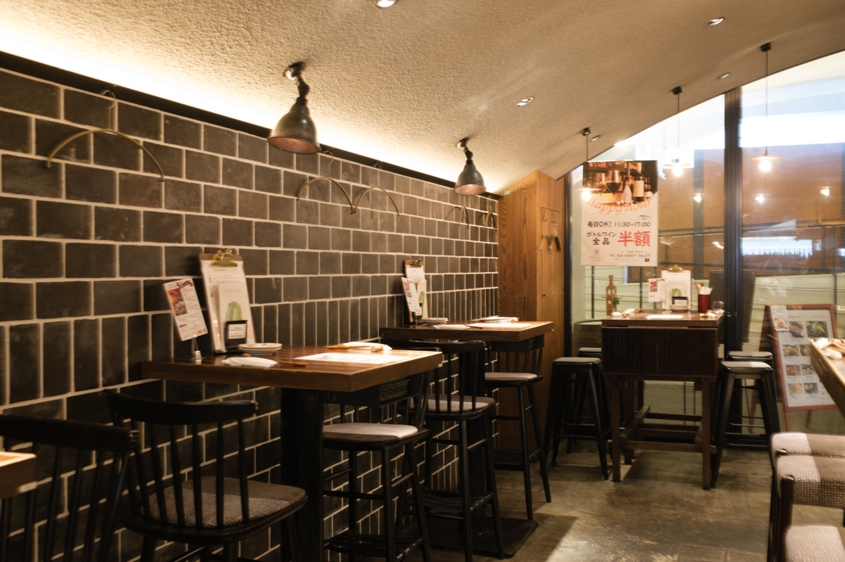 酒肴日和 アテニヨル HIBIYA OKUROJIのテーブル席