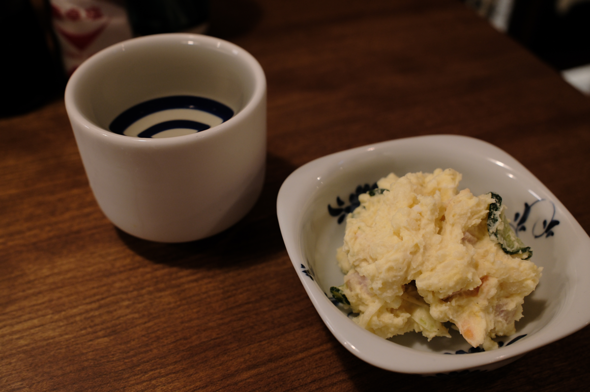 ポテトサラダと日本酒