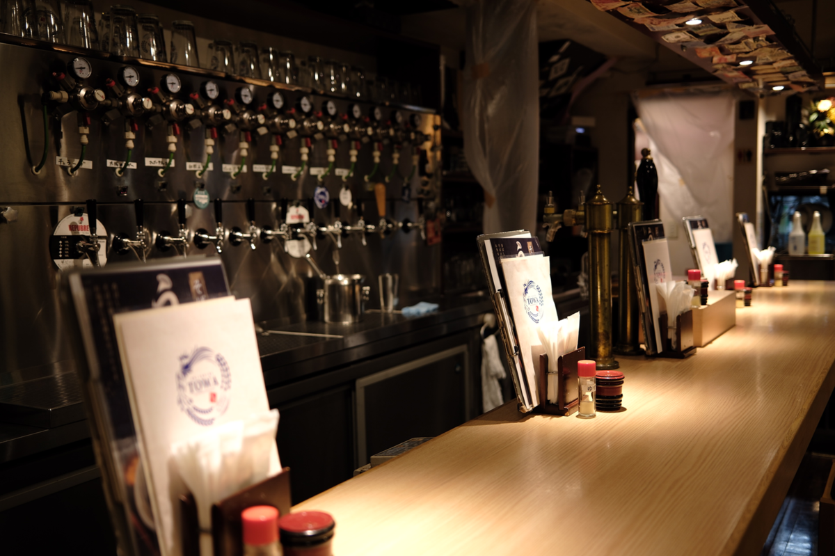 TOWA 麦酒と日本酒と蕎麦のカウンター席