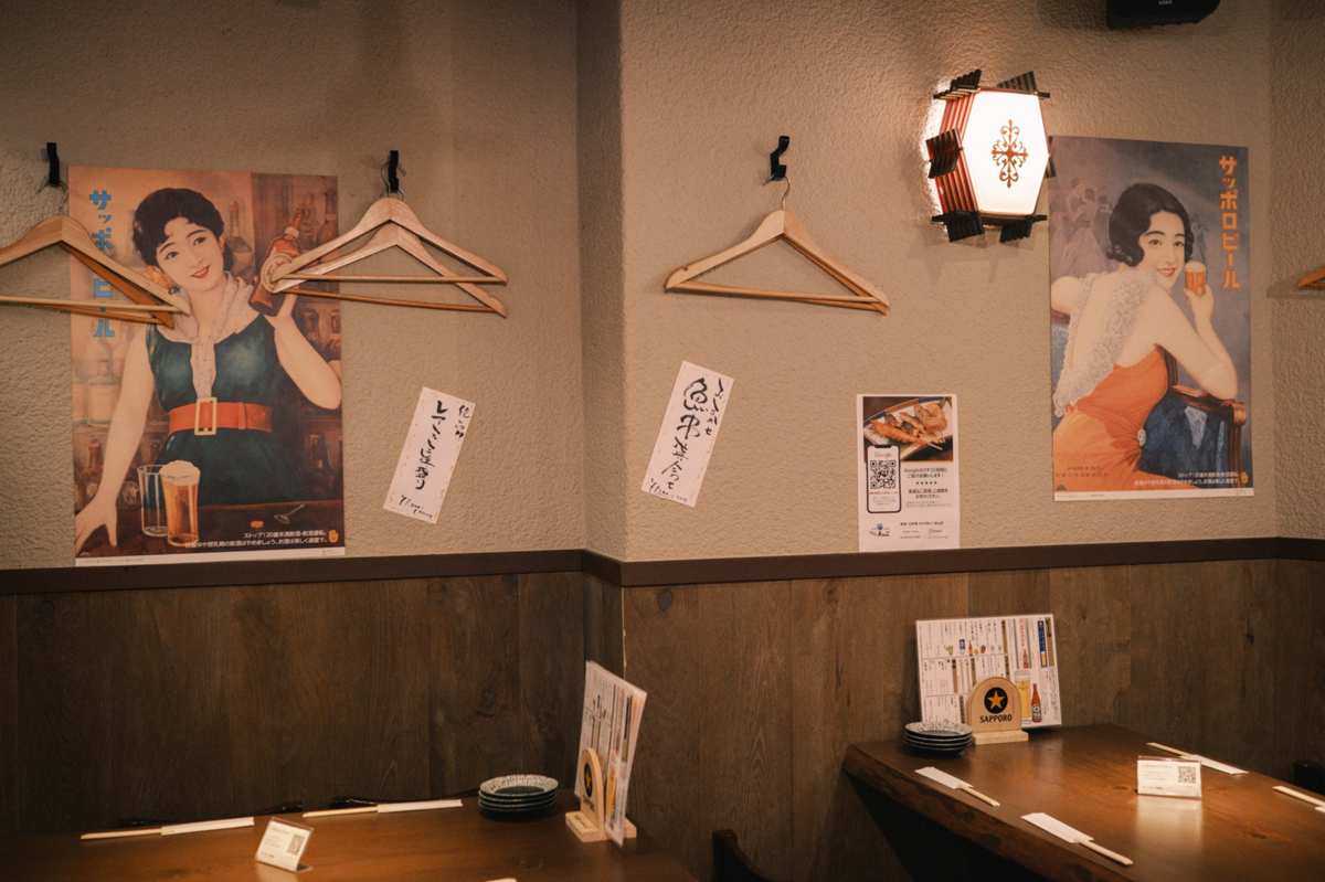 ちかのあんごのレトロな店内