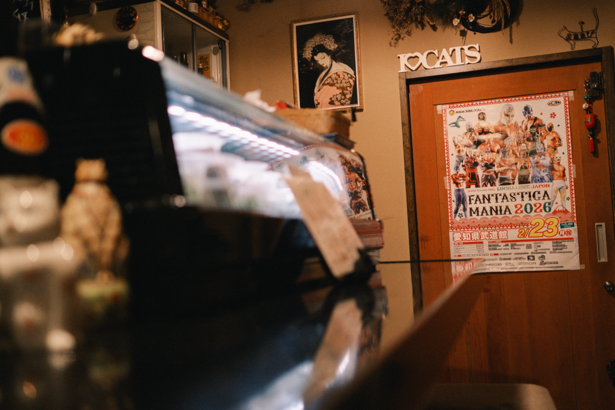 日本酒処またたびのカウンター