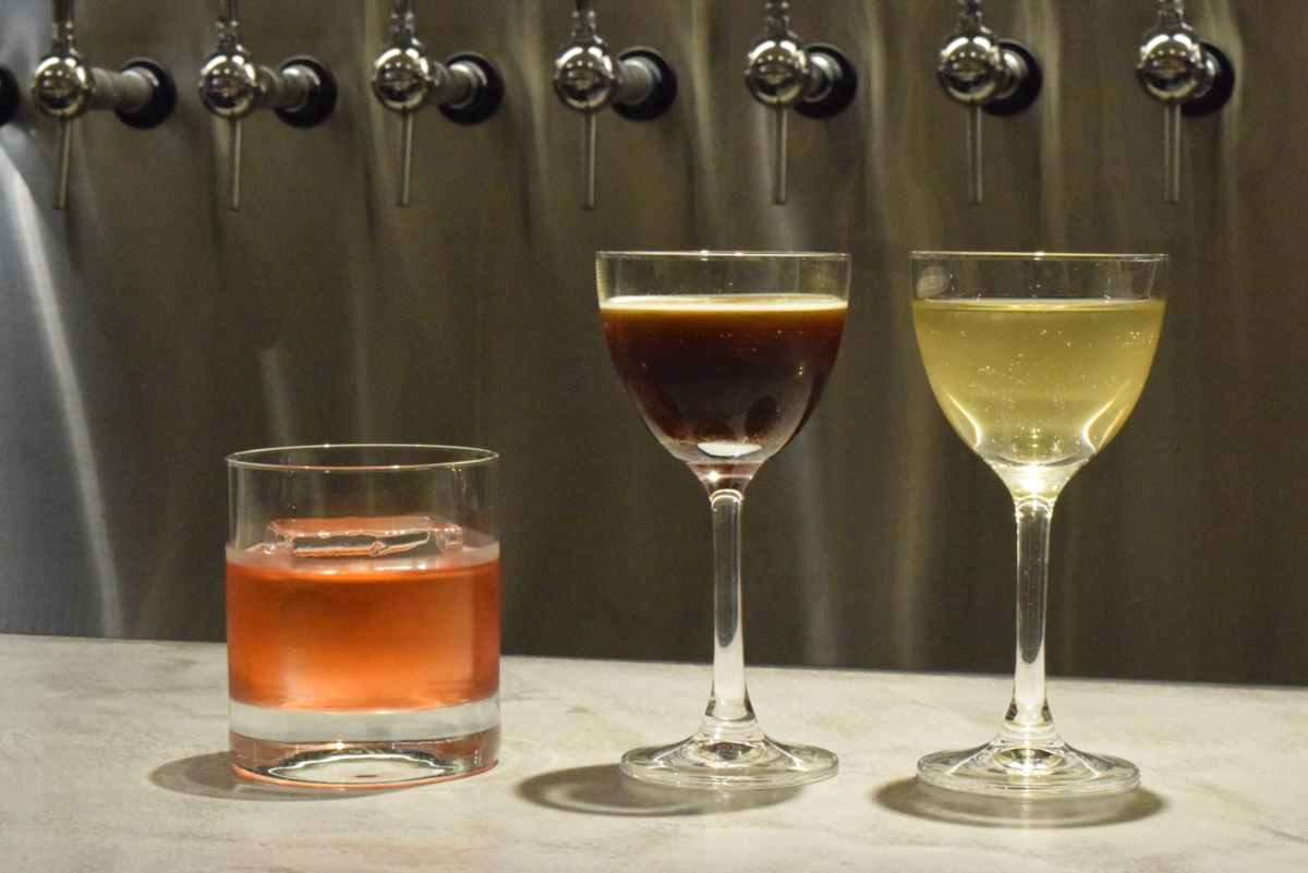 並ぶカクテル