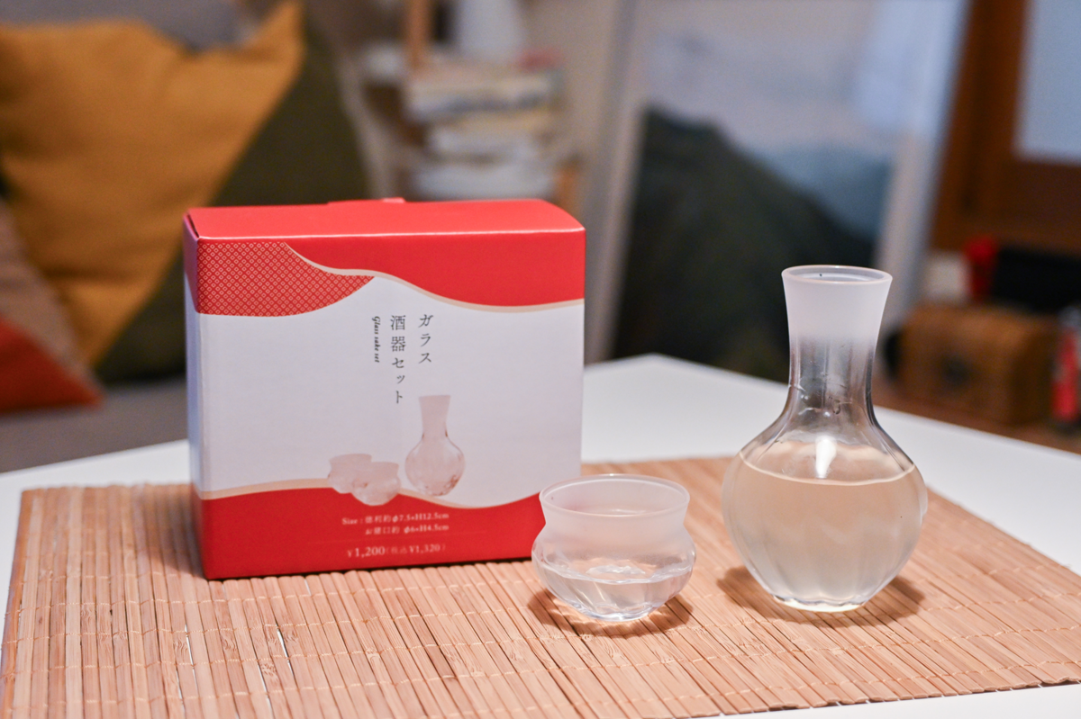 スリーコインズ　ガラス酒器セット（1200円／税抜）