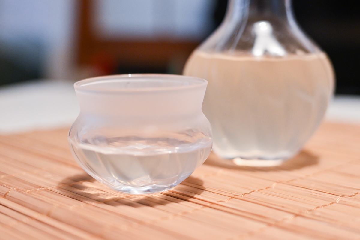 スリーコインズ　ガラス酒器セットのおちょこ