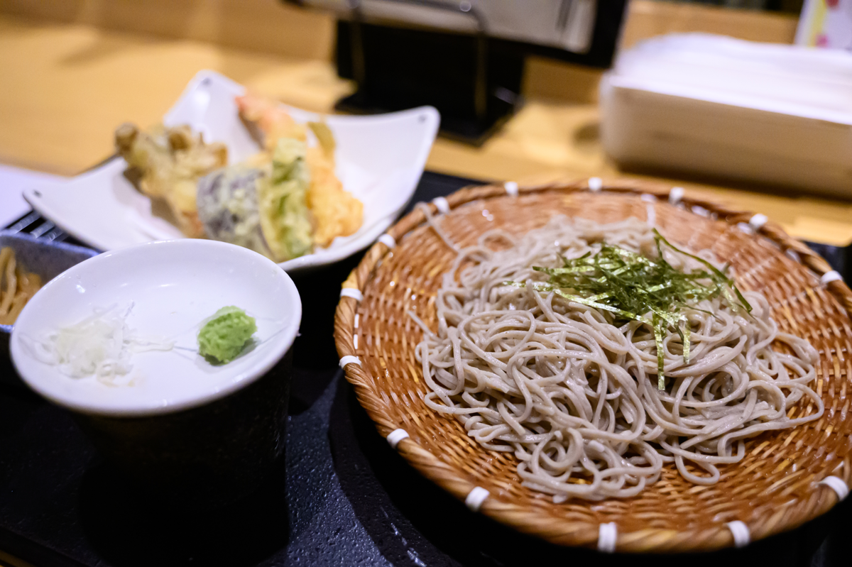天ぷらとざる蕎麦のセット