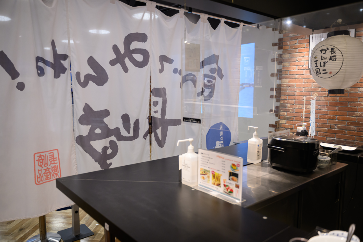 日本橋 長崎館　飲食スペースのカウンター