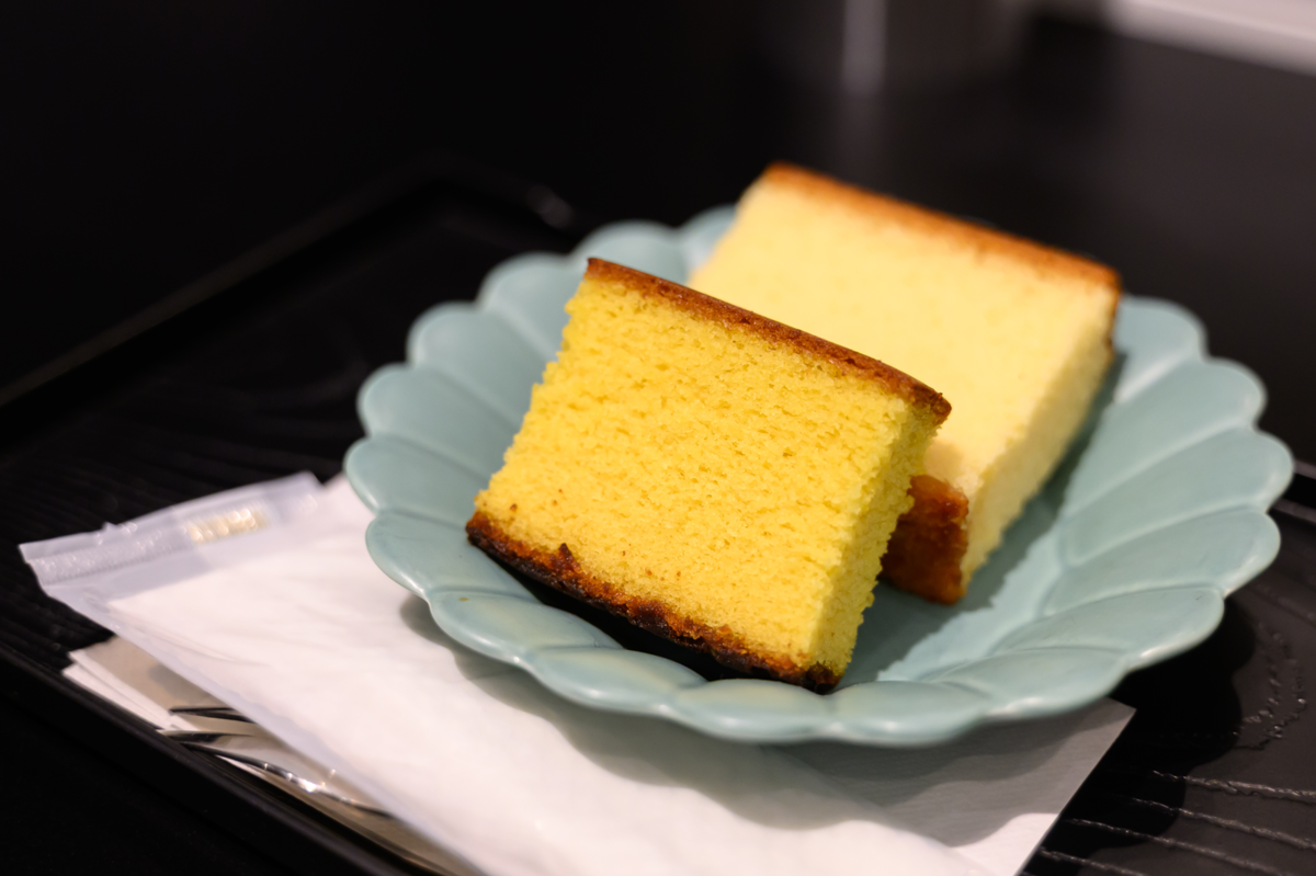 本日のカステラ2種食べ比べ