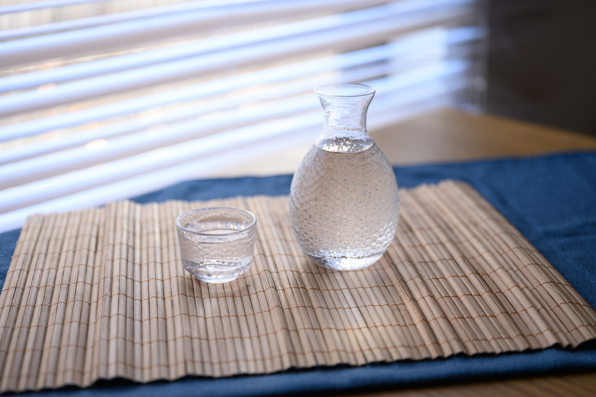 透明の徳利とおちょこ