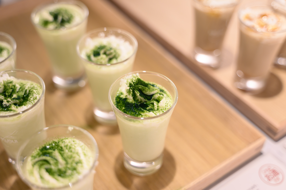 菊水酒造「五郎八」のカクテル「翡翠ラテ（抹茶×牛乳割り）」