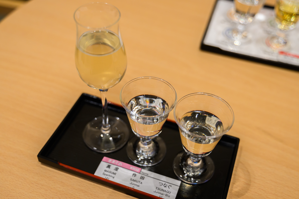 日本酒が入ったグラス3個