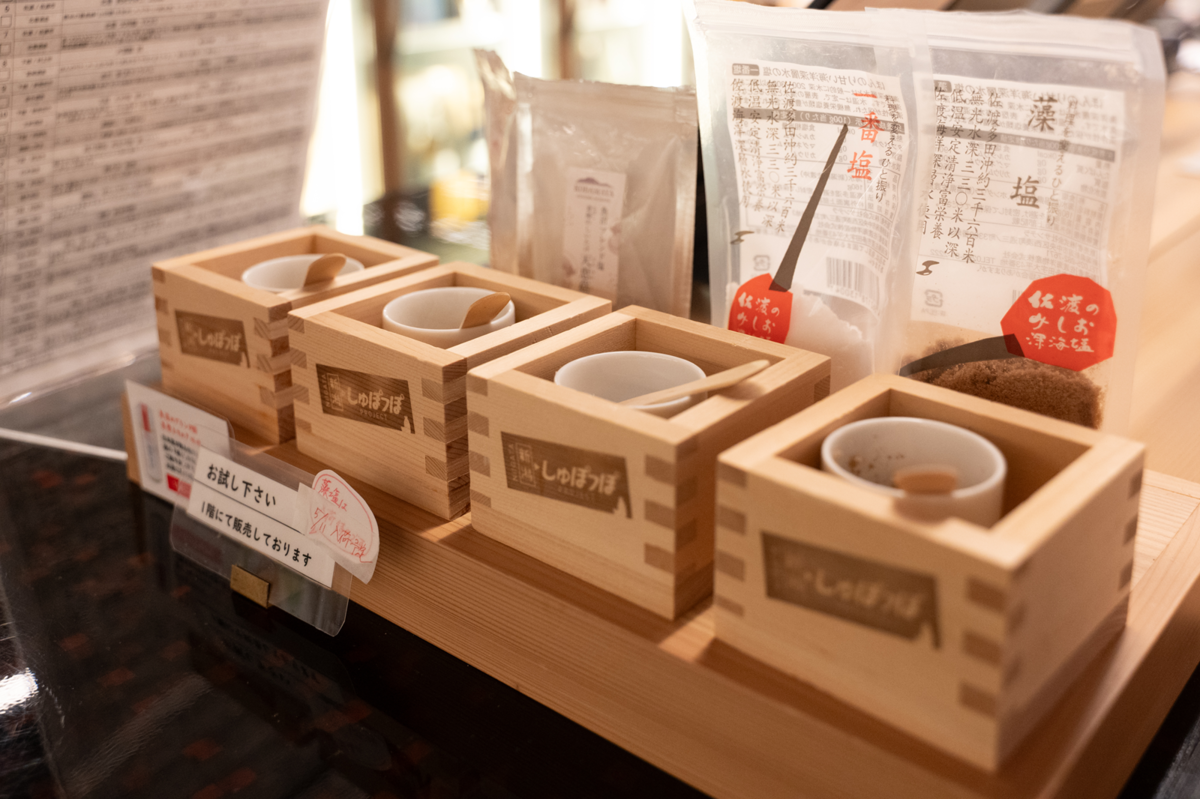 「THE NIIGATA」のお塩の試食