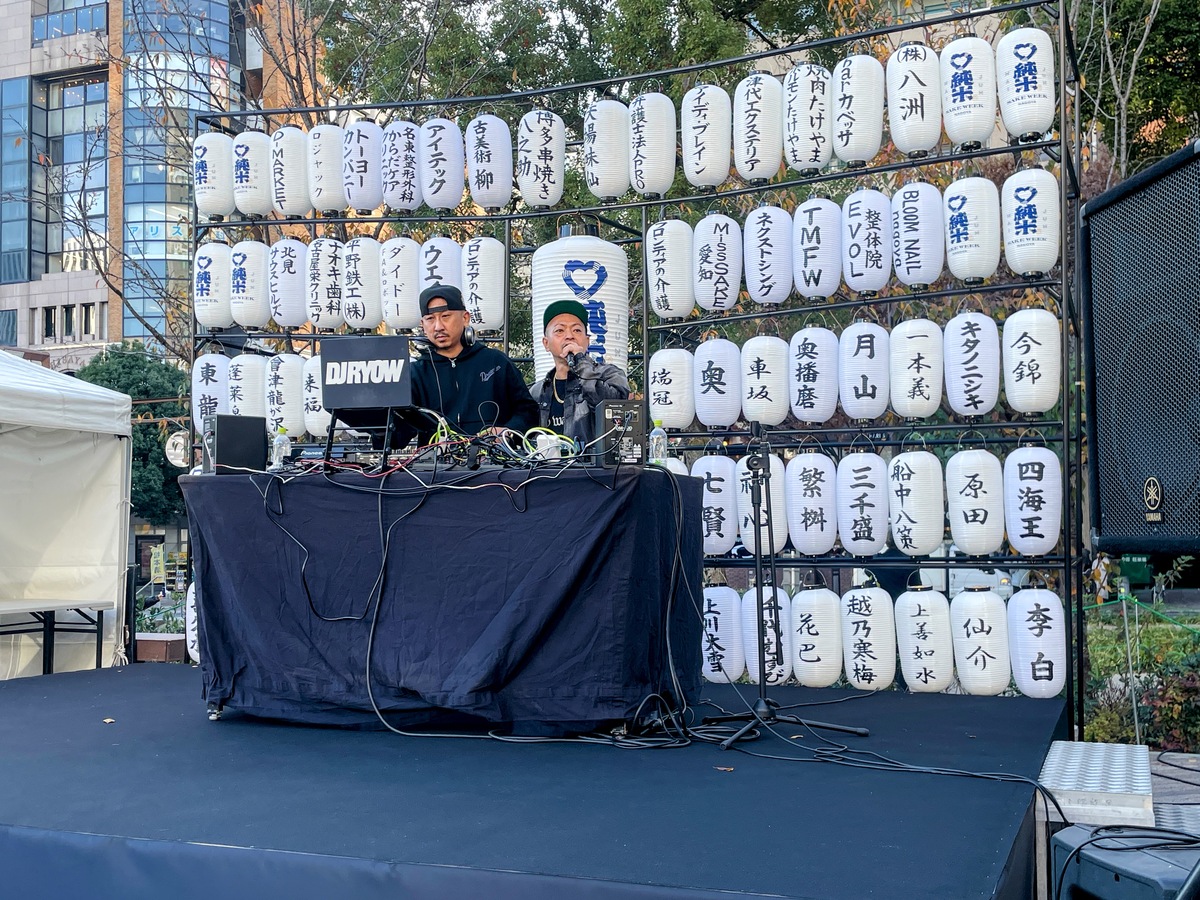 ステージ上のＤＪ