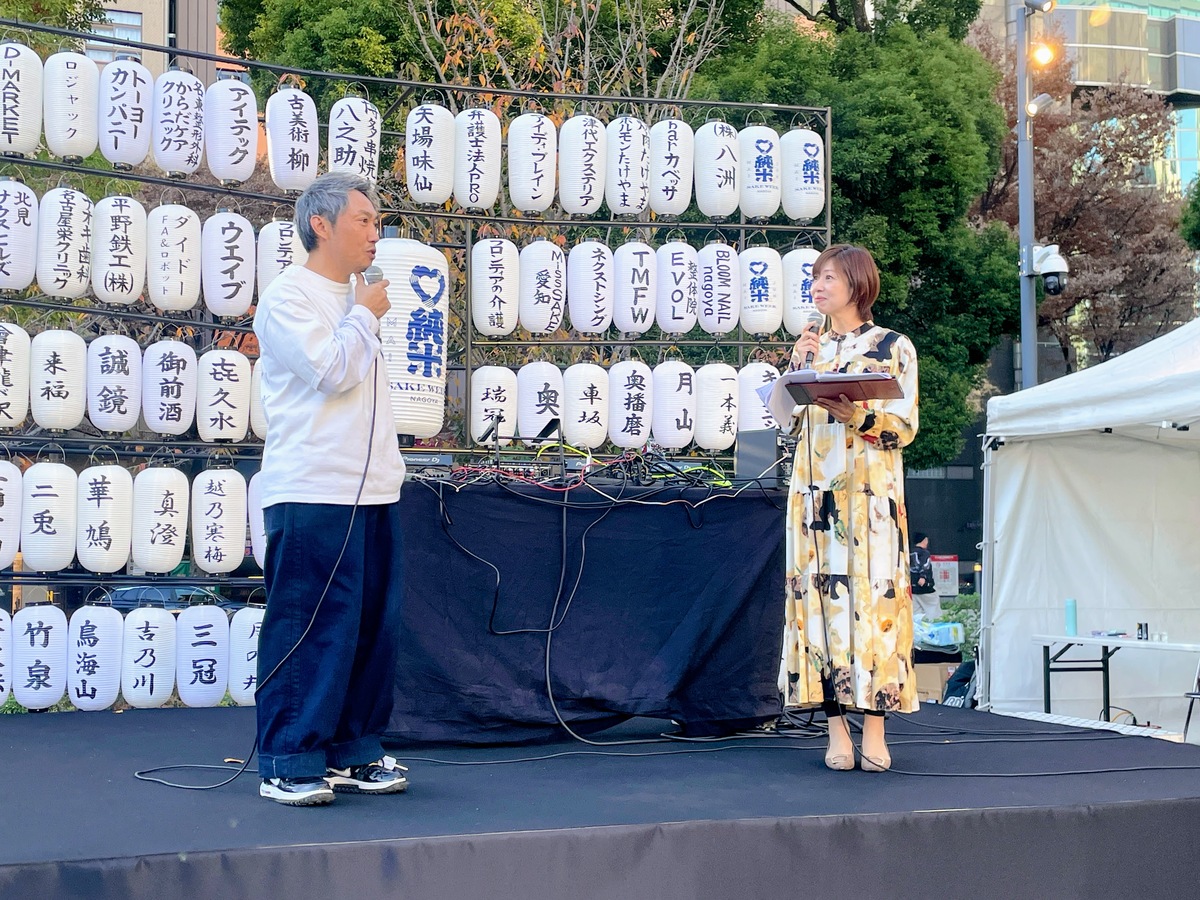 女性と男性する登壇にステージ