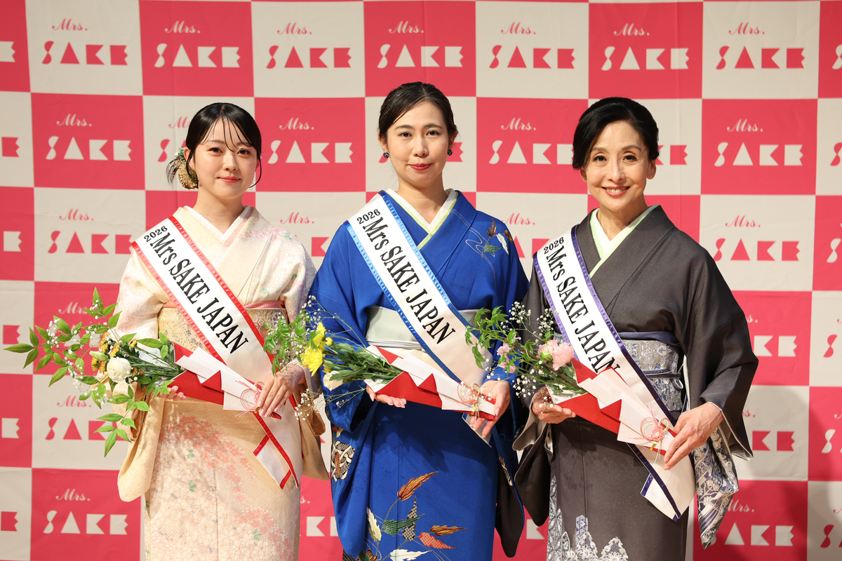 着物姿の女性3名