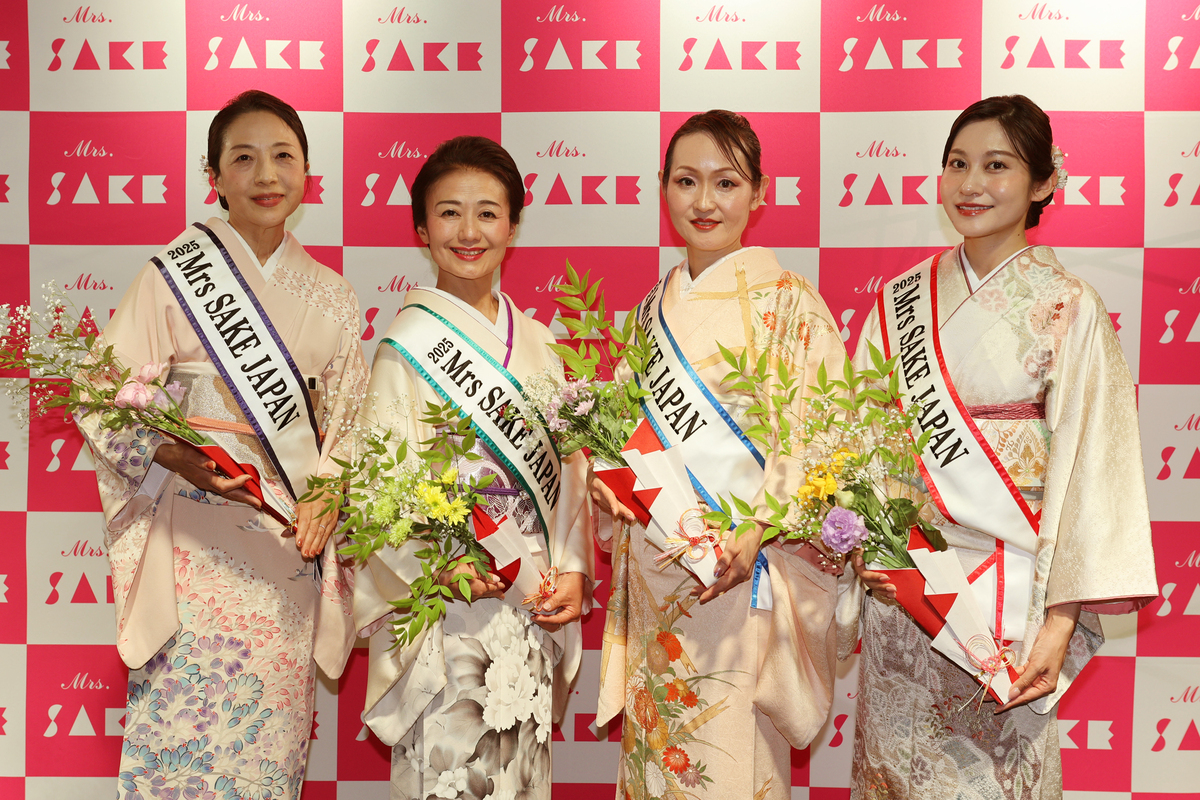 （左から）赤阪 博子さん、近藤 郁代さん、山田 みどりさん、加藤 玲那さん