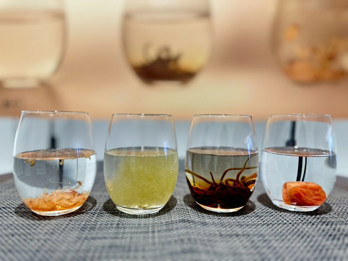 並ぶグラス