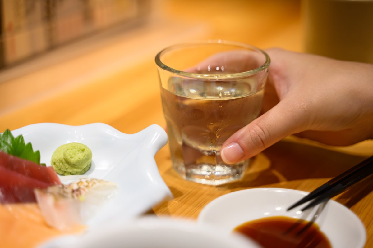 グラスに入った日本酒