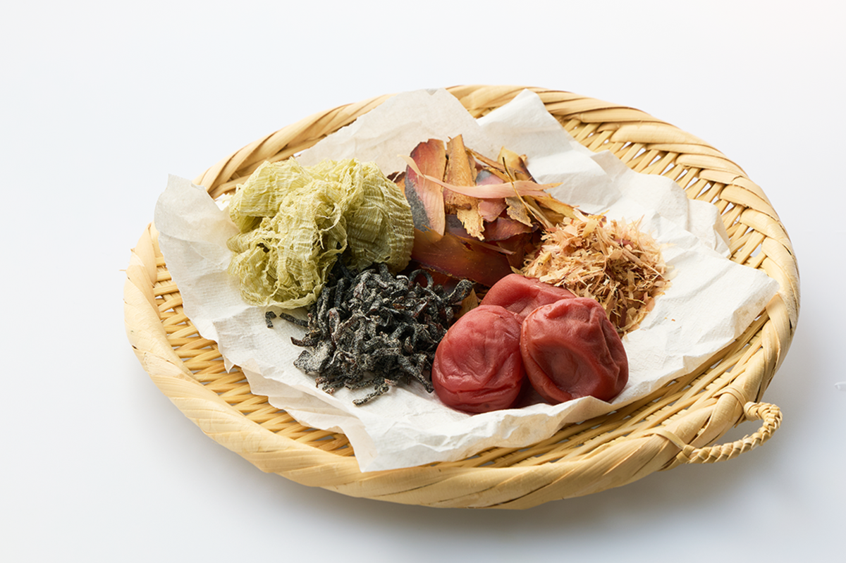 梅干し、塩昆布、かつお節など