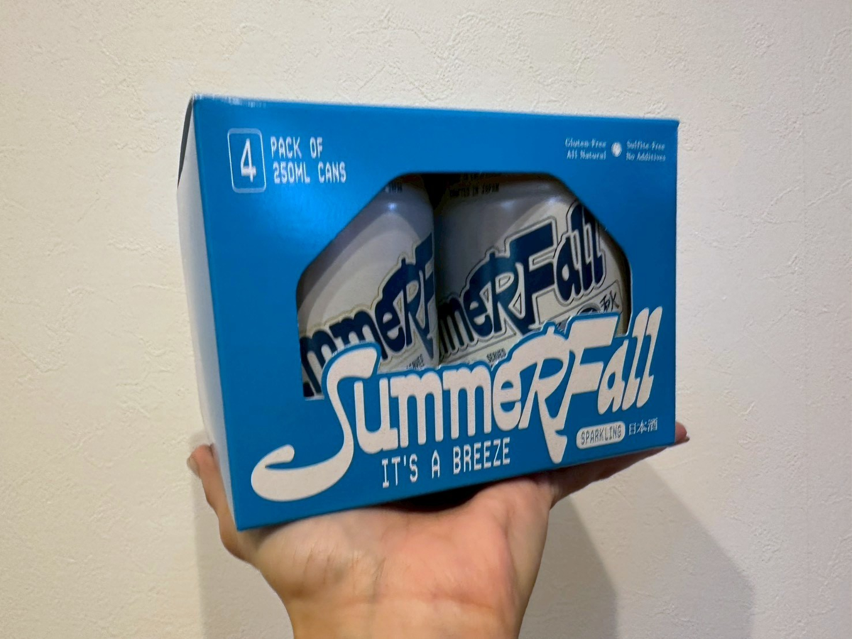 SummerFallを持つ手元